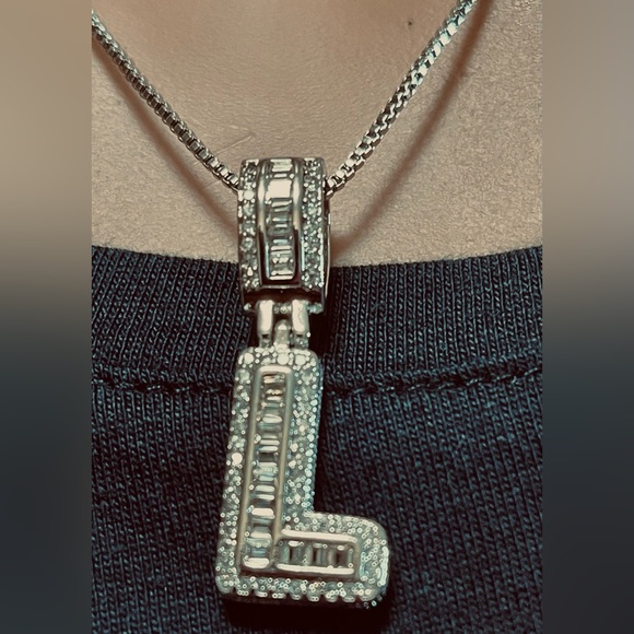 FASHION JEWELRY WOMEN’S SILVER COLOR STAINLESS STEEL CHAIN WITH MEDAL LETTER L - Picture 3 of 10